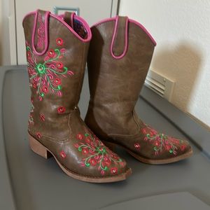 Girls western boots! 🌸